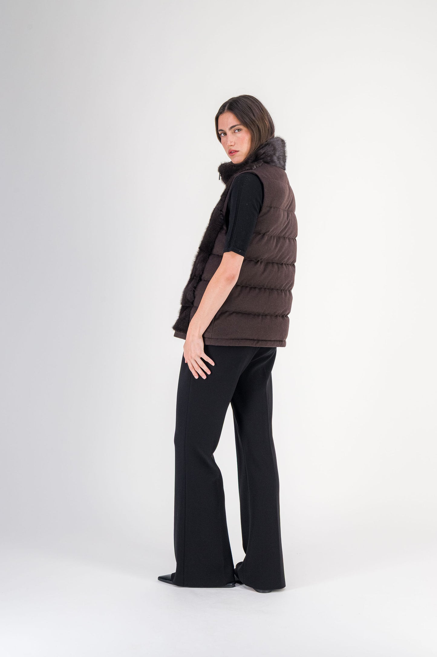 Manteau sans manches à col montant en vison marron foncé