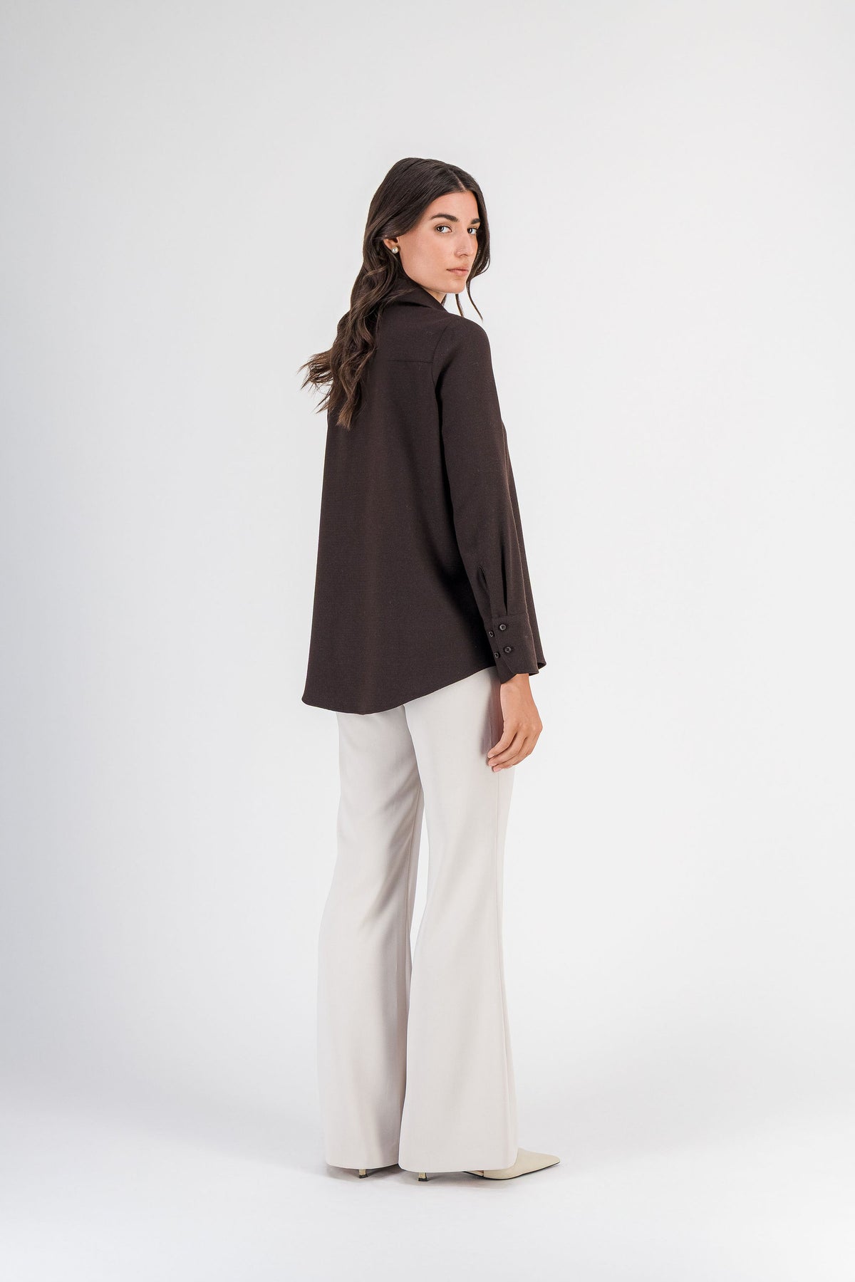 Chemise droite boutonnée à col classique marron foncé