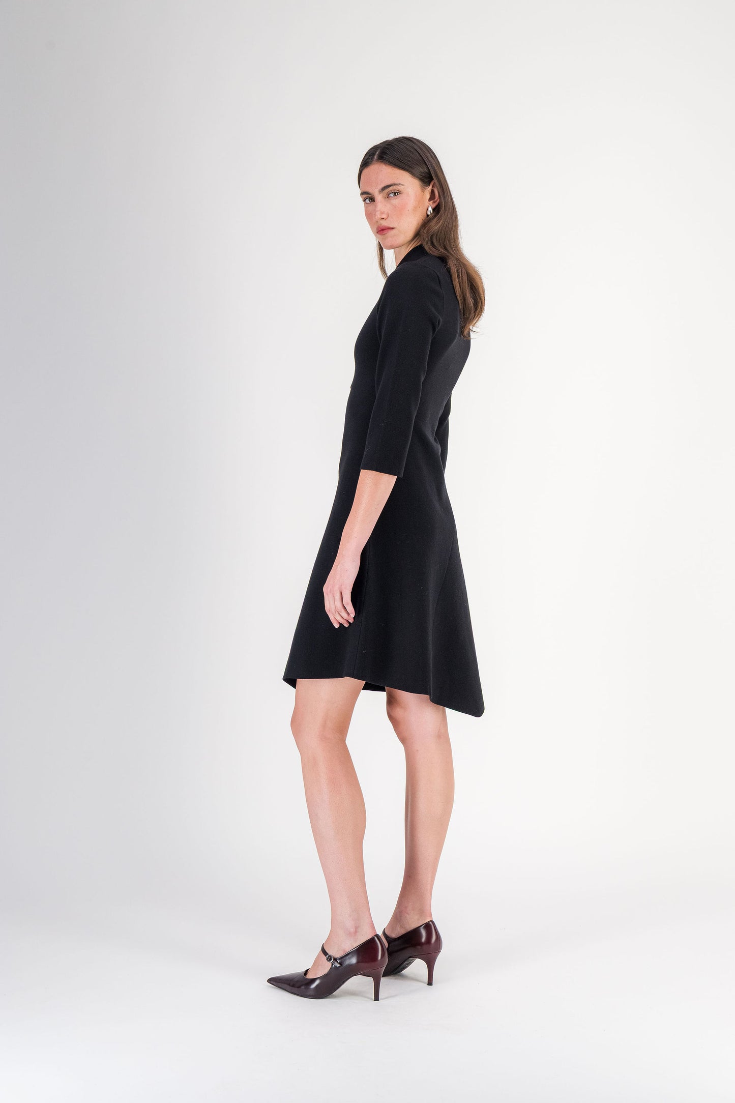 Robe midi à col chemise et ourlet asymétrique noire