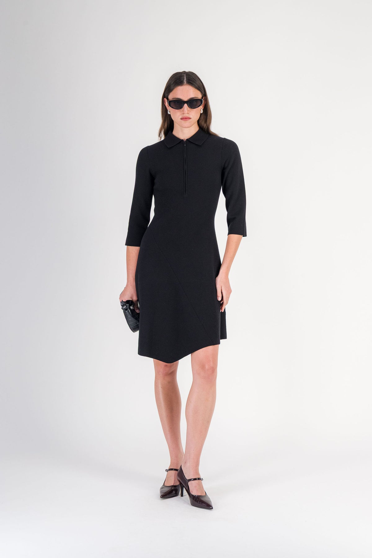 Robe midi à col chemise et ourlet asymétrique noire