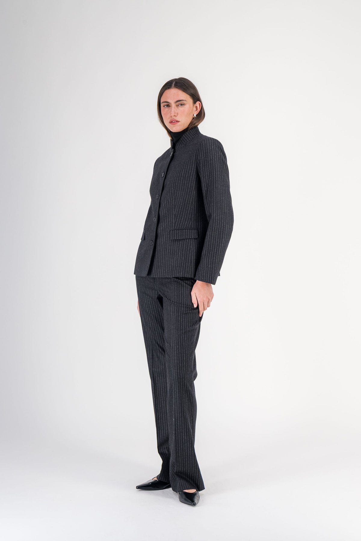 Veste cintrée à col montant en laine et cachemire noire