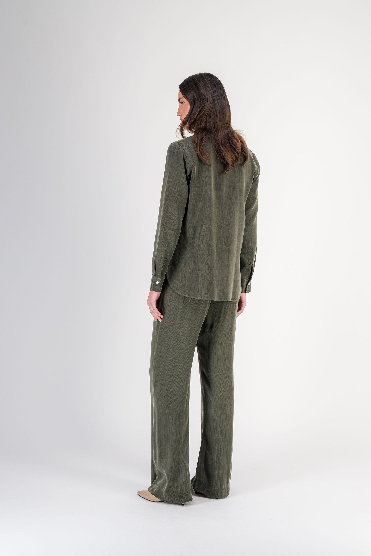 Chemise droite en cupro rayé lustré kaki