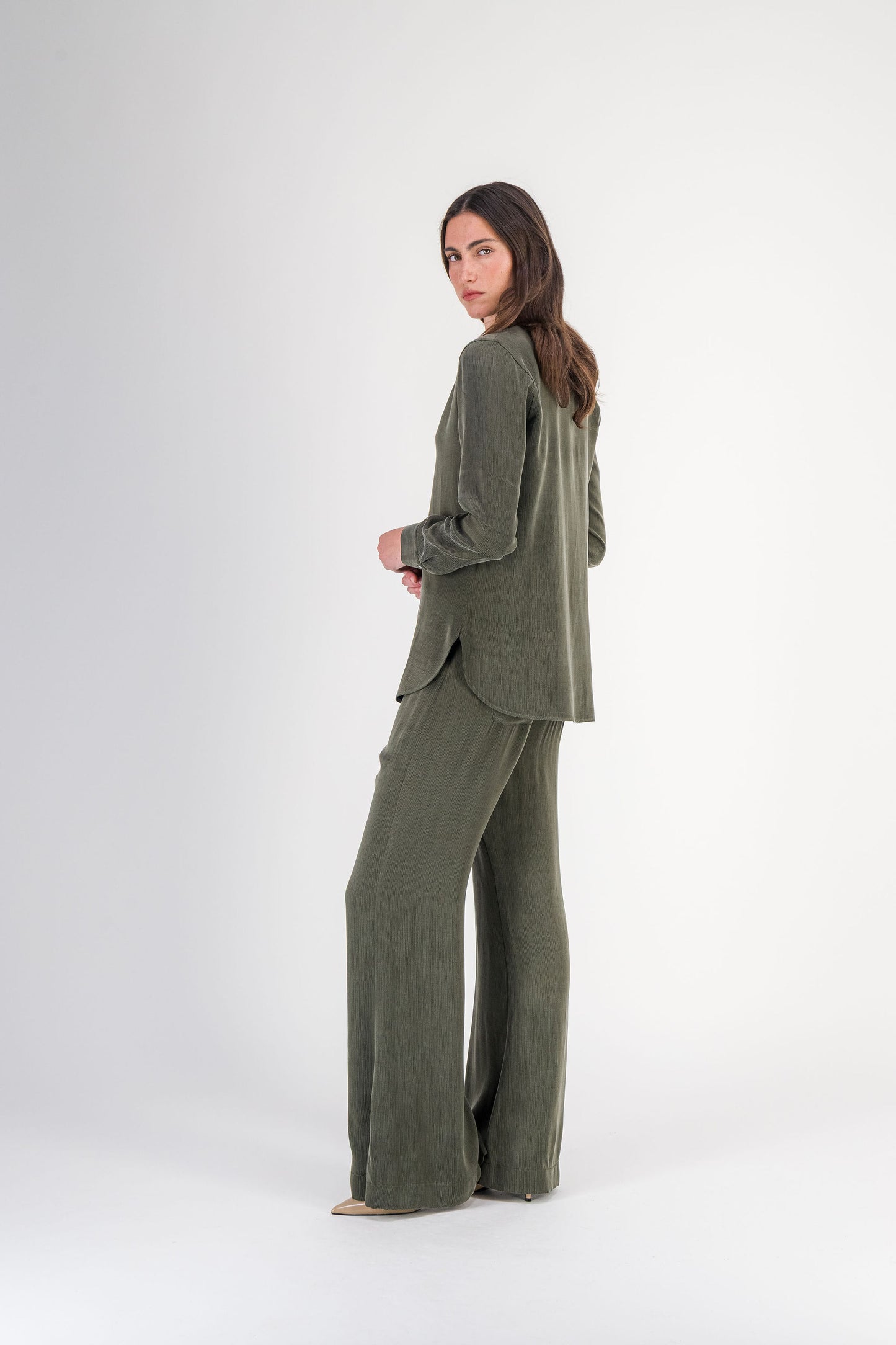 Chemise droite en cupro rayé lustré kaki