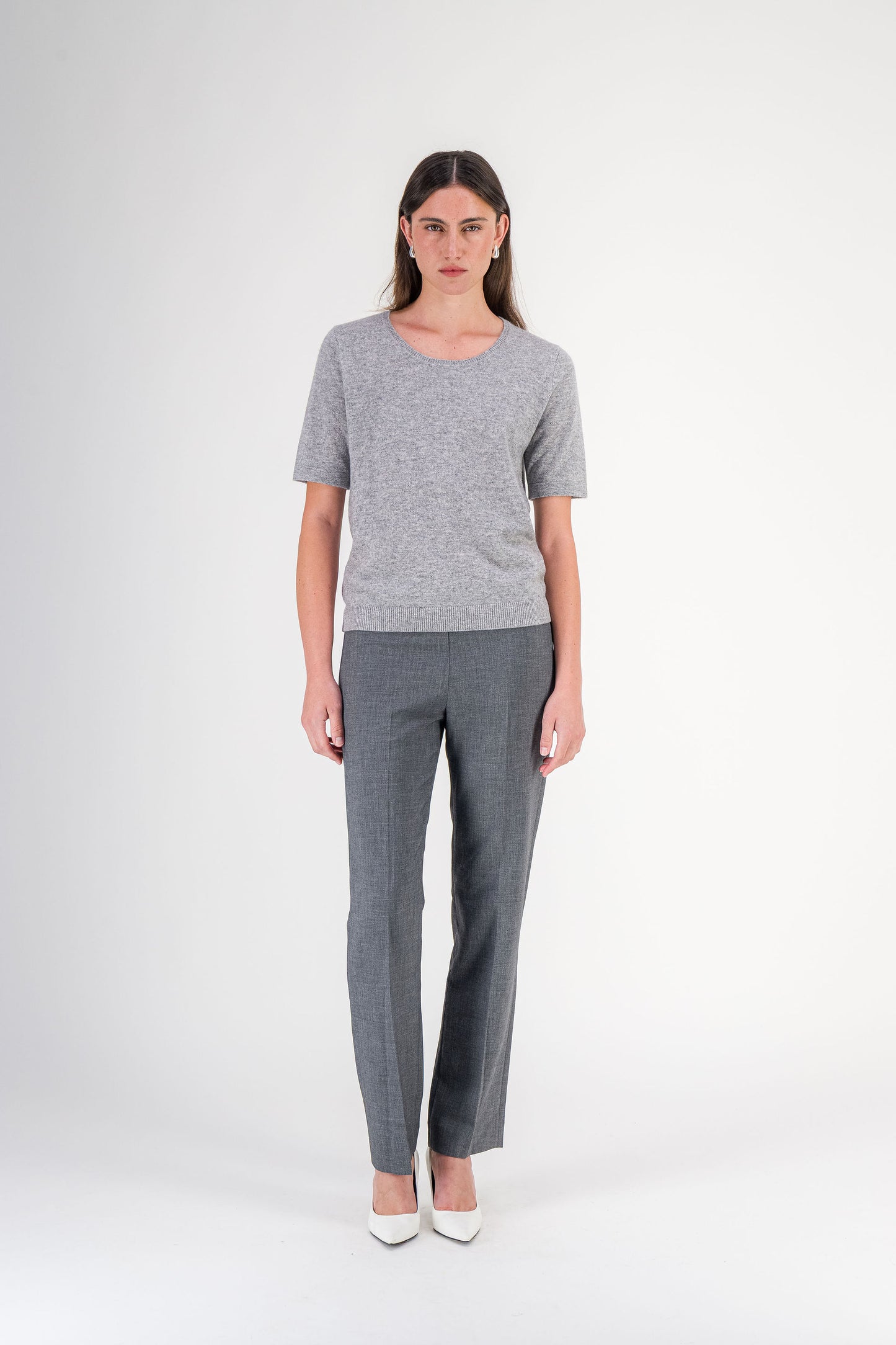 Pantalon droit à plis en tissu fluide gris moyen