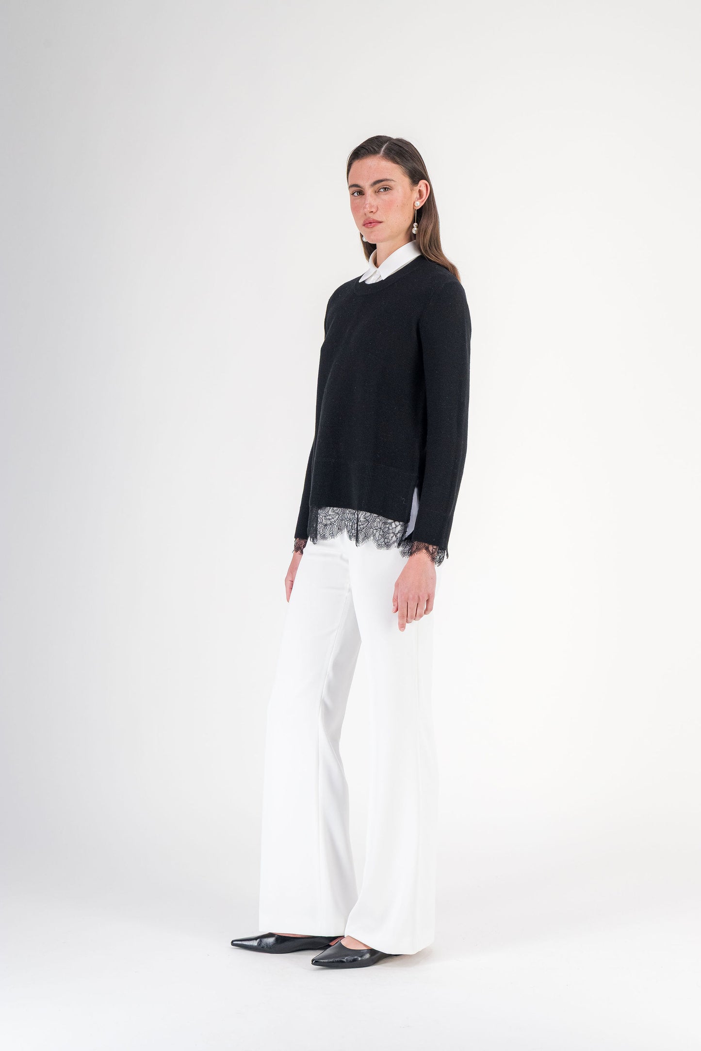 Pull long à col rond en laine mérinos avec dentelle noir