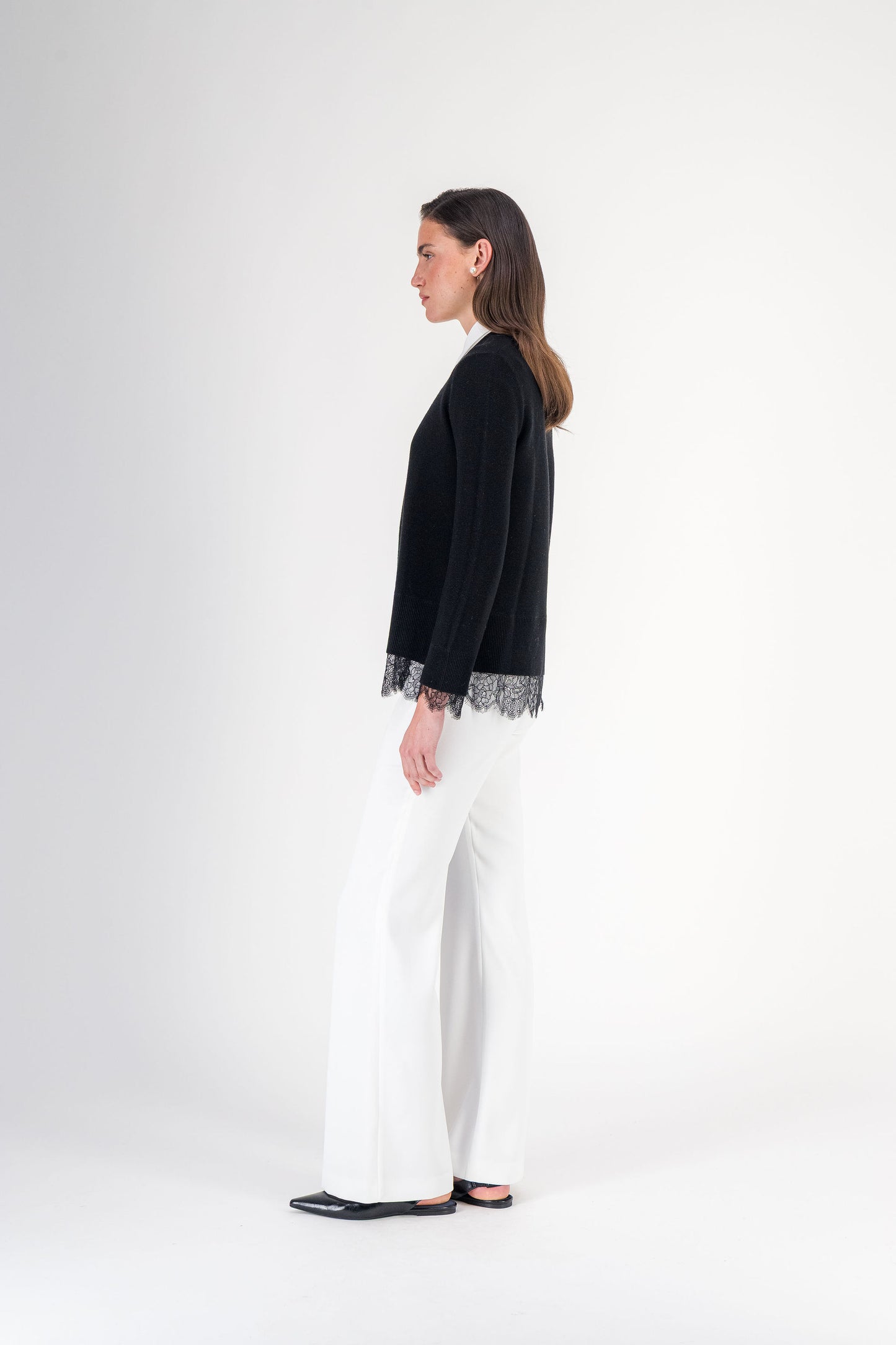 Pull long à col rond en laine mérinos avec dentelle noir