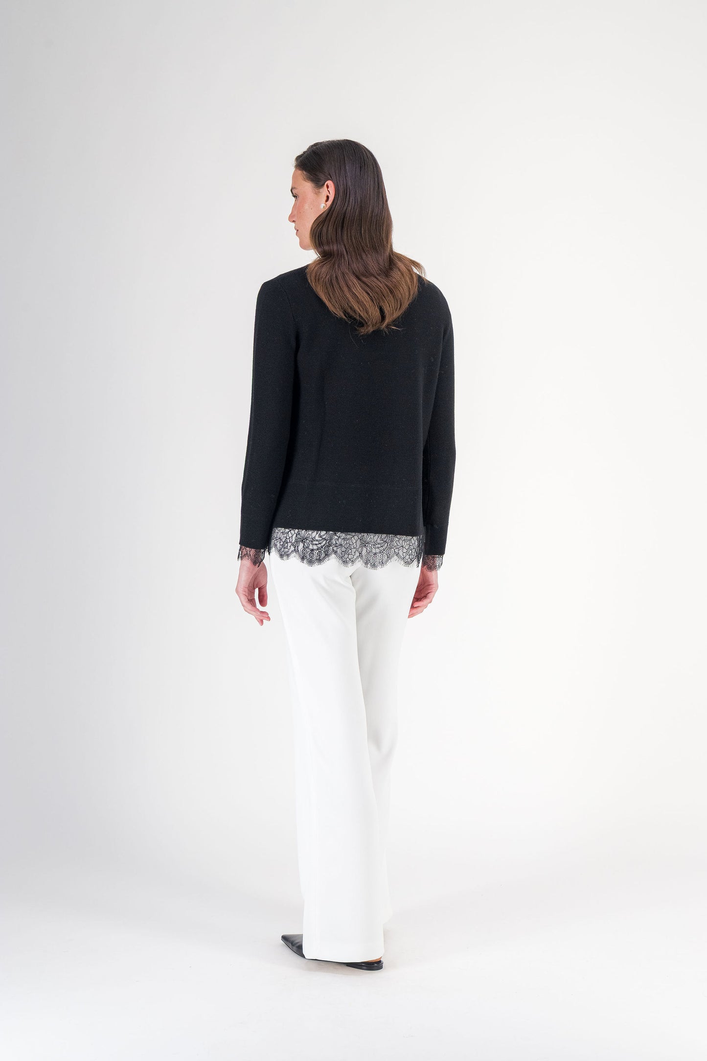 Pull long à col rond en laine mérinos avec dentelle noir