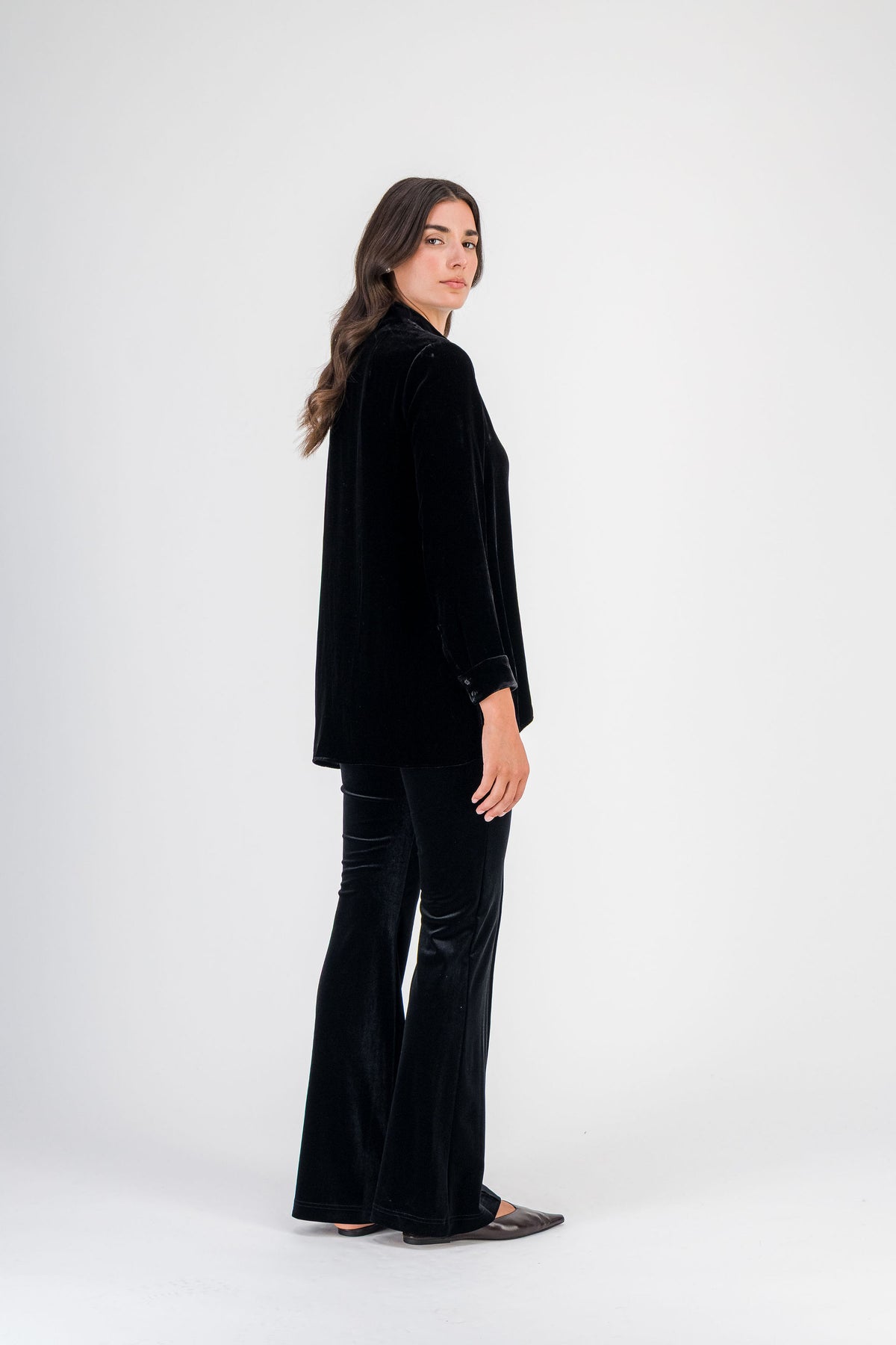 Blouse en velours de soie col plat noire