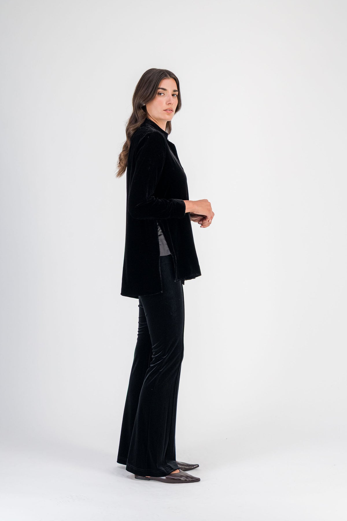 Blouse en velours de soie col plat noire