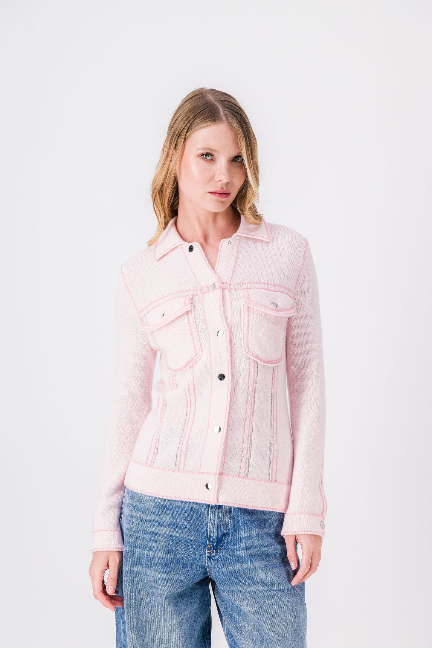 Veste en cachemire effet jean rose pâle, coupe droite élégante et féminine