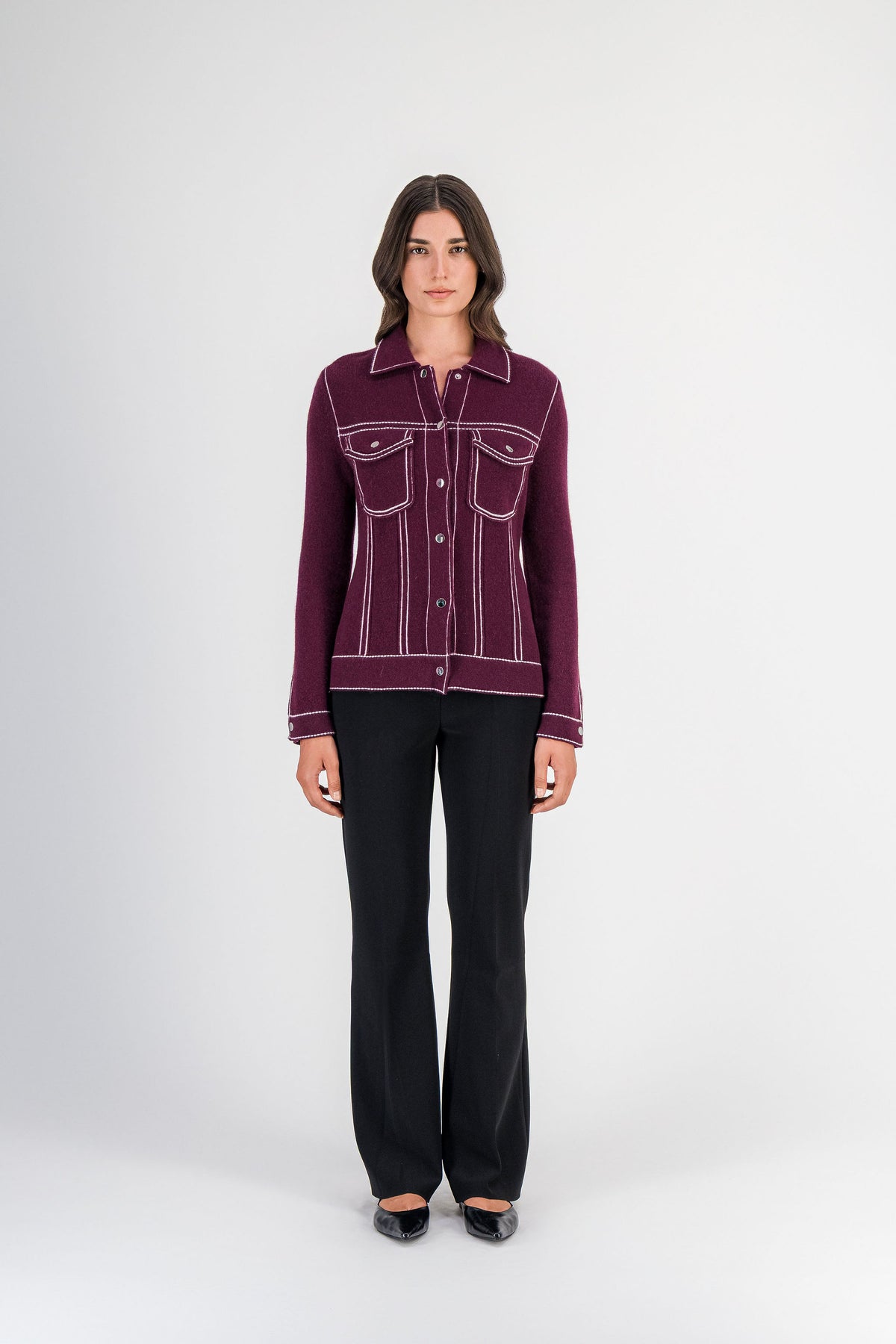 Veste cachemire à surpiqûres contrastées grenat