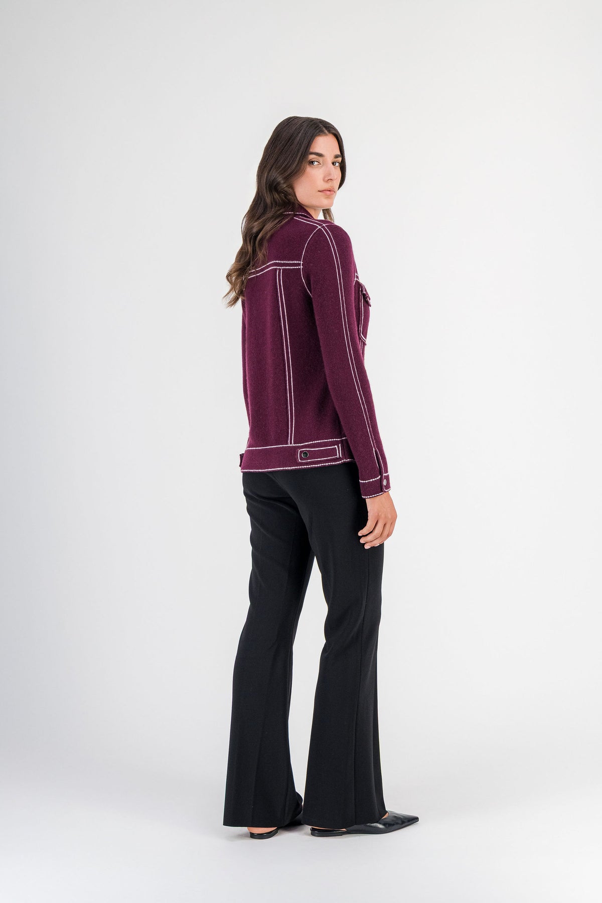 Veste cachemire à surpiqûres contrastées grenat