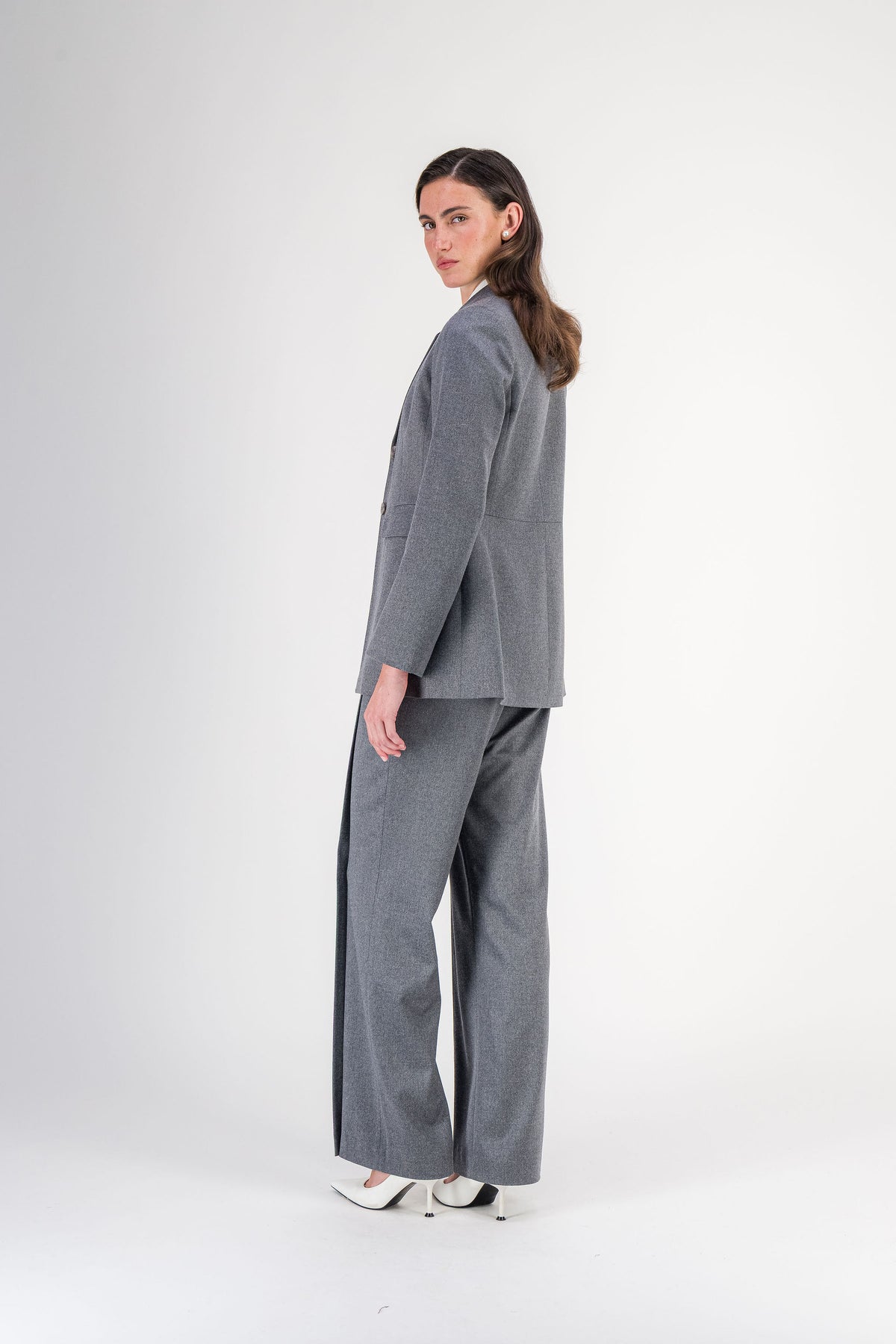 Pantalon droit à plis en laine gris moyen