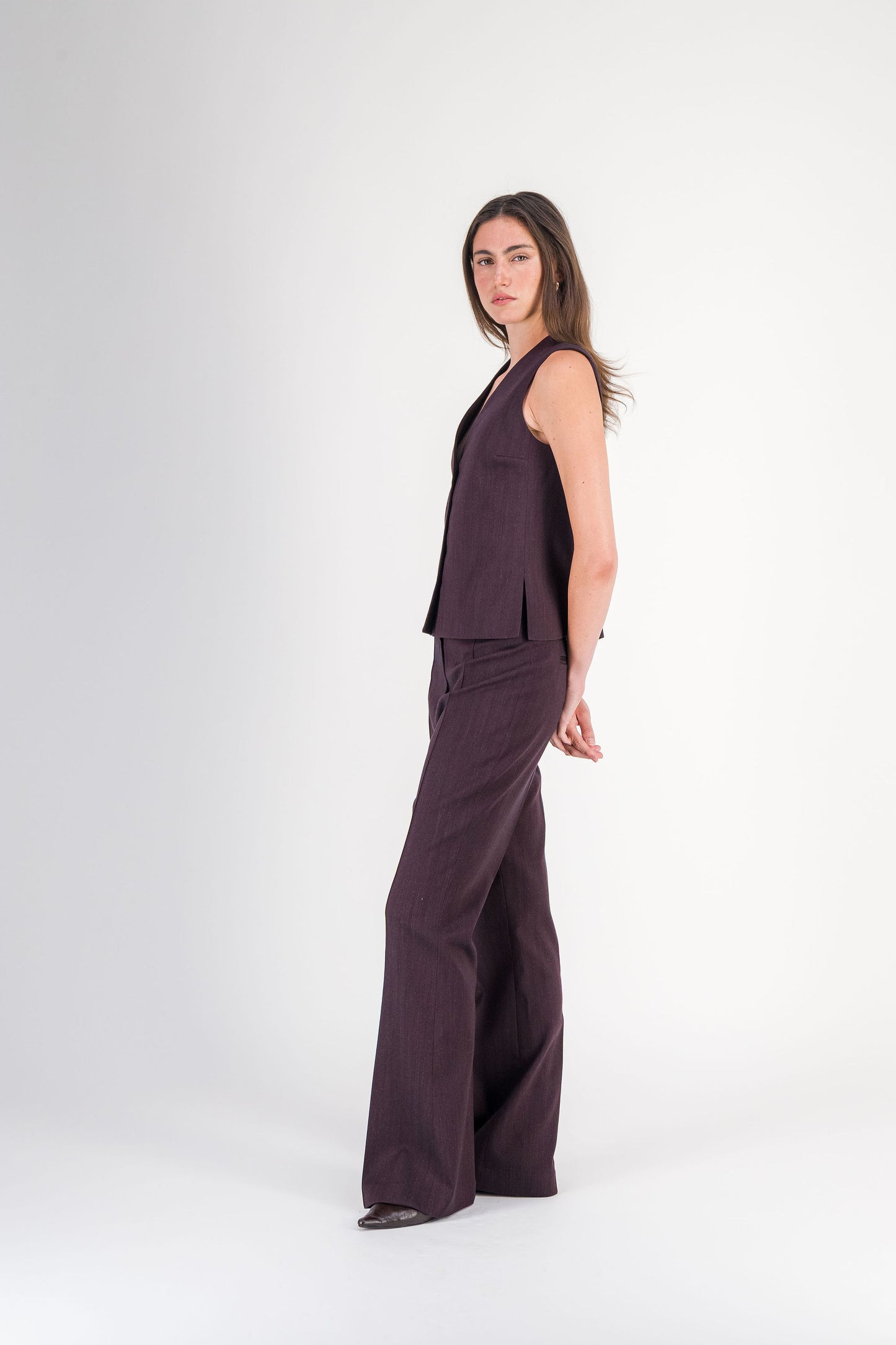 Gilet tailleur cintré sans manches en laine grenat