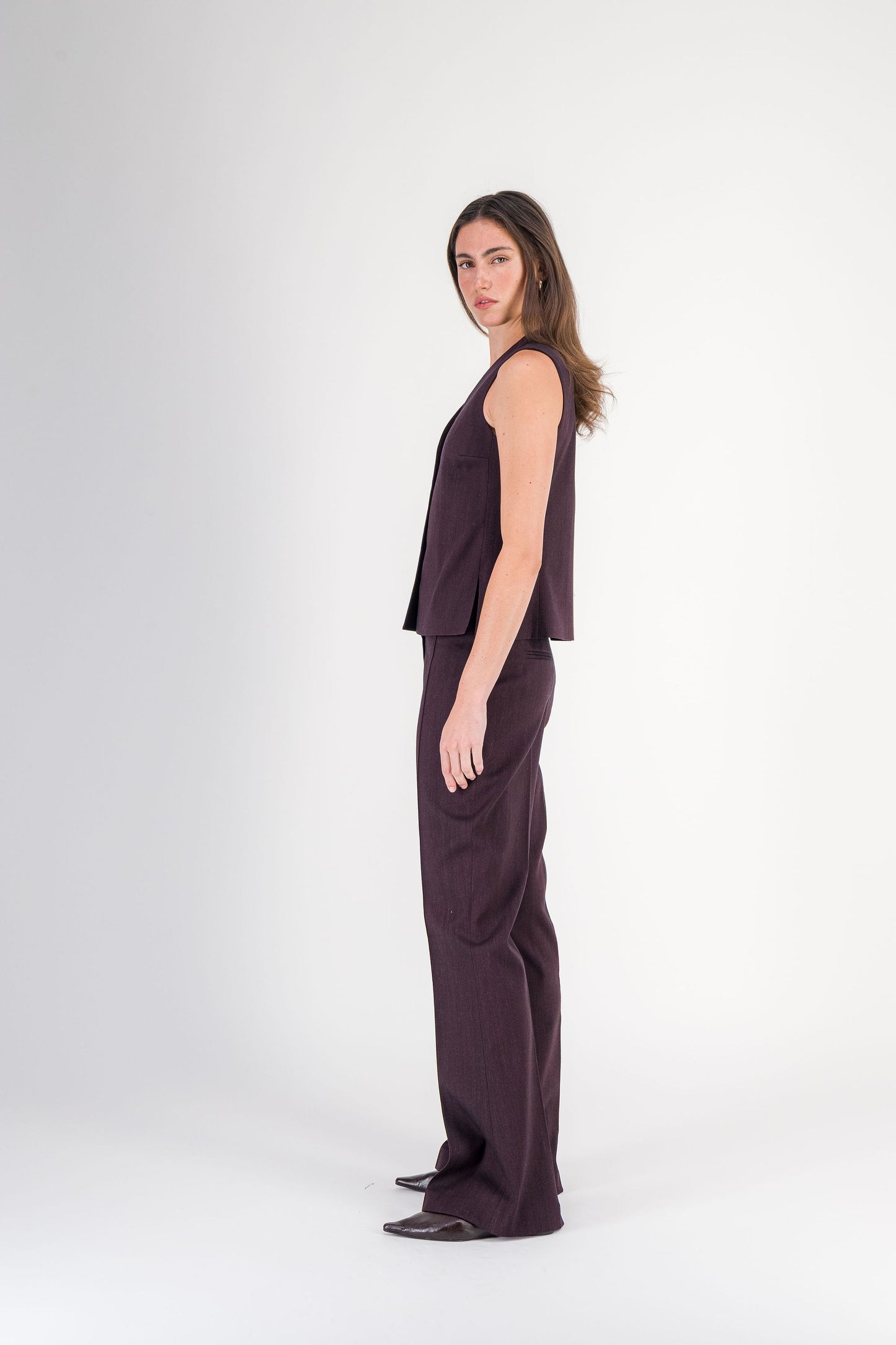Gilet tailleur cintré sans manches en laine grenat