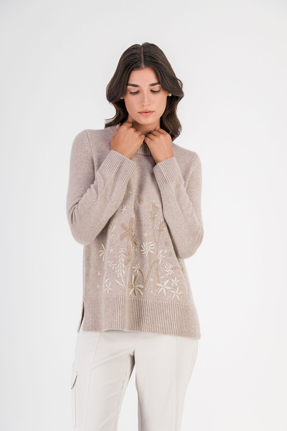Pull brodé en laine et cachemire béton