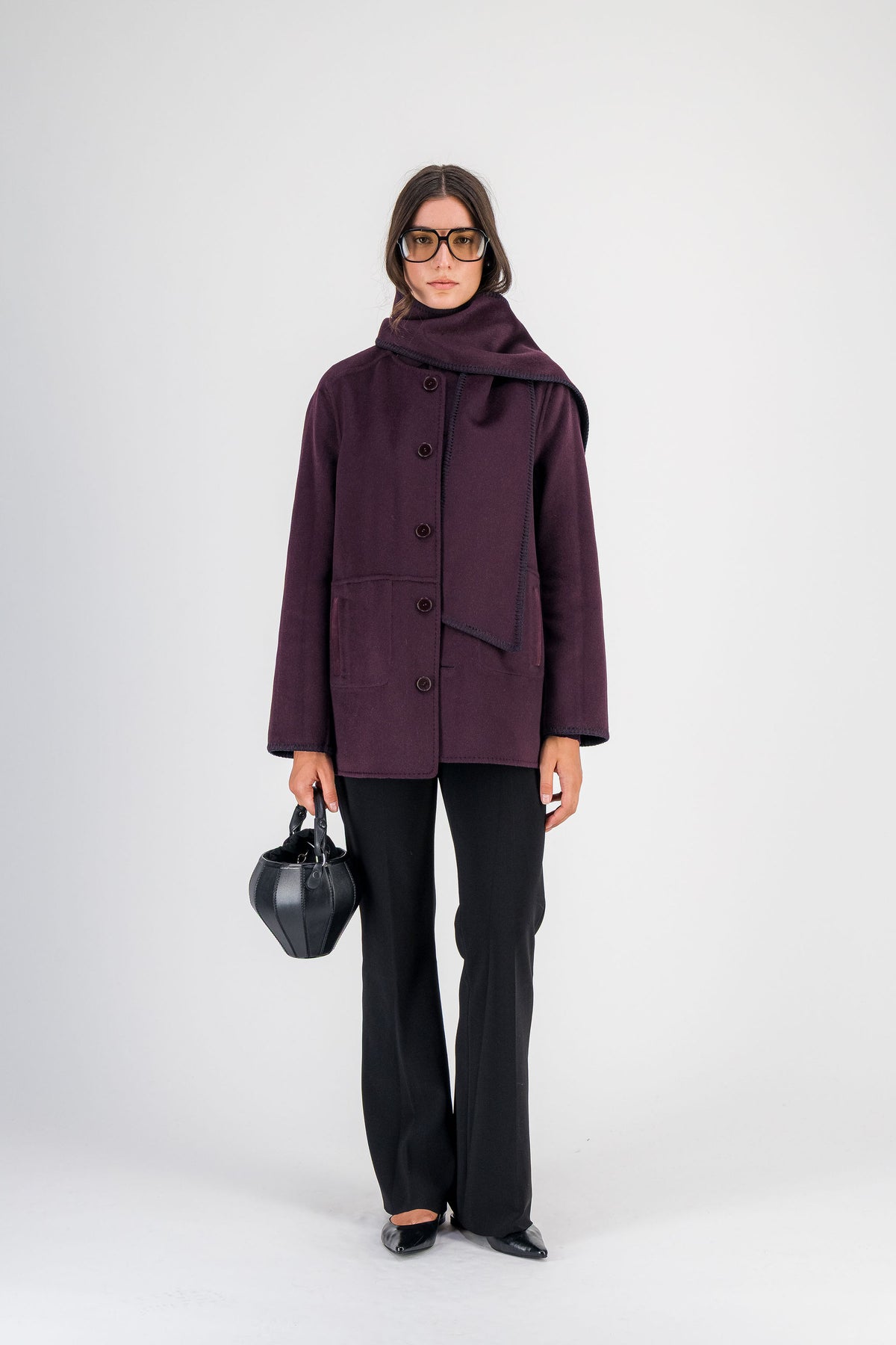 Manteau court à écharpe en laine et cachemire marine