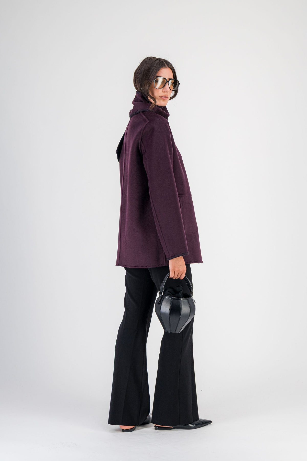Manteau court à écharpe en laine et cachemire marine