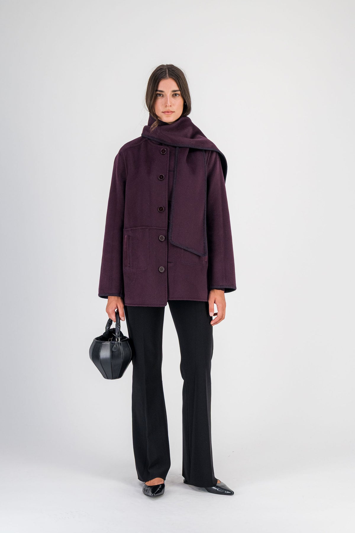 Manteau court à écharpe en laine et cachemire marine