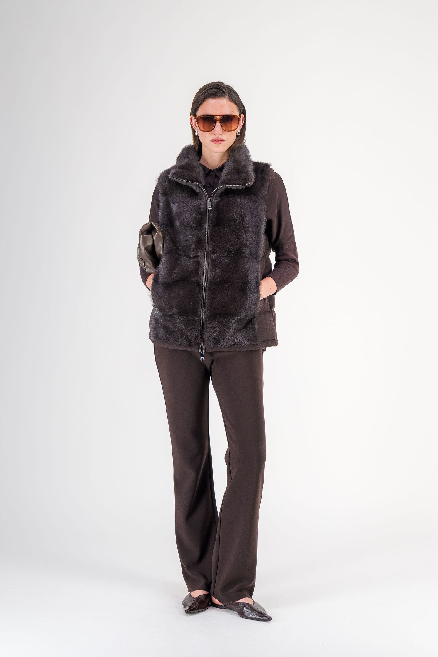 Manteau sans manches à col montant en vison marron foncé