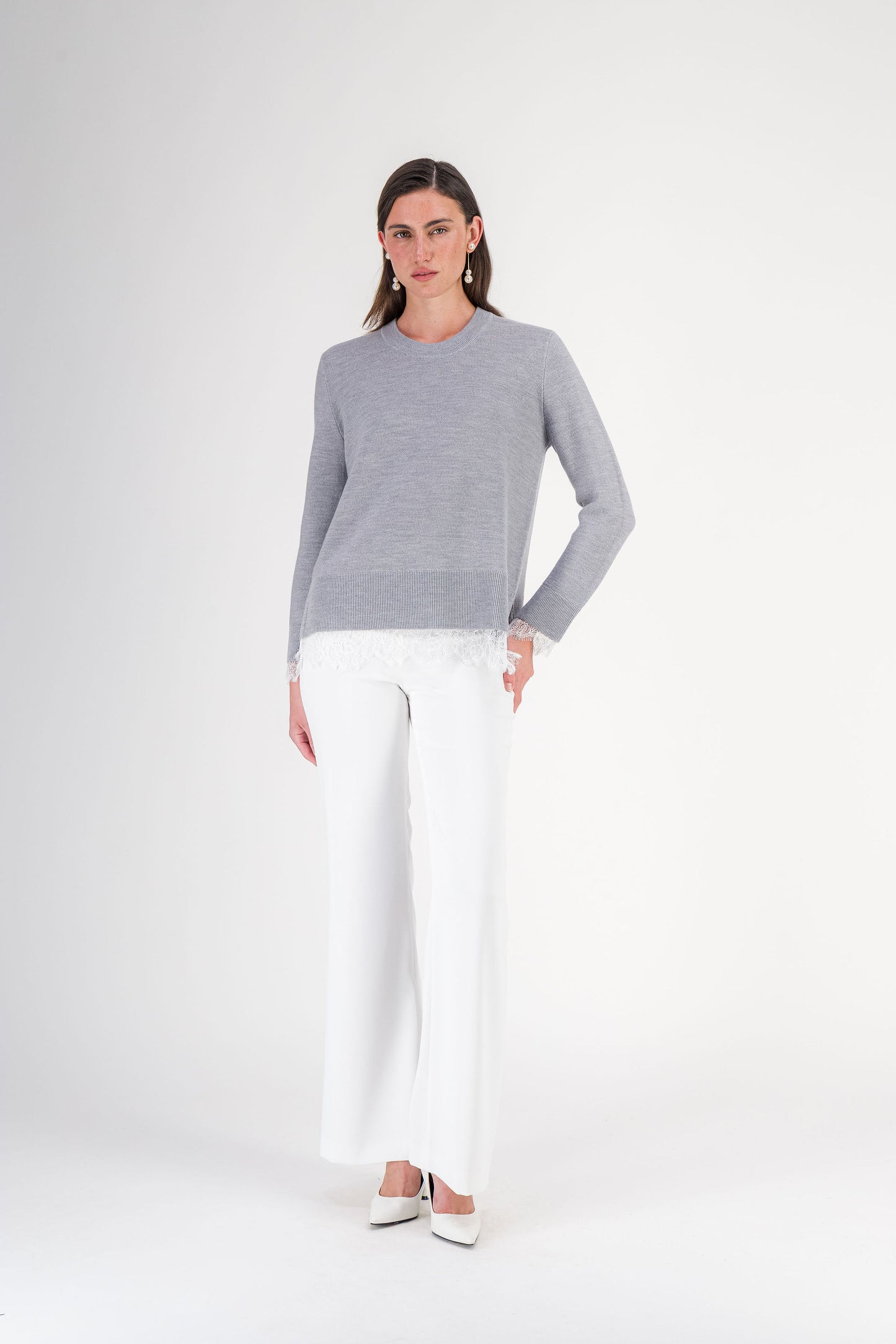 Pull long à col rond en laine mérinos avec dentelle gris moyen