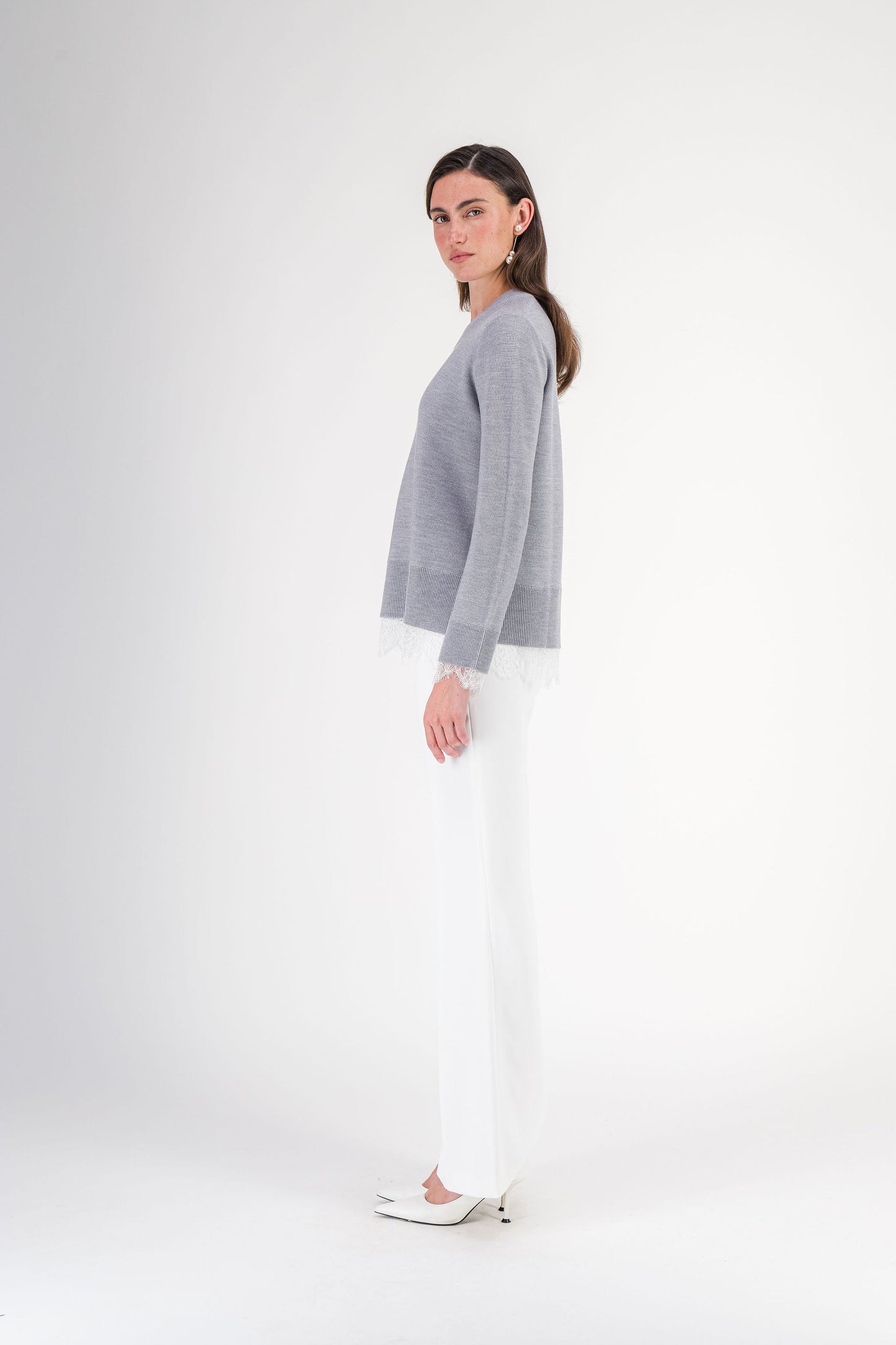 Pull long à col rond en laine mérinos avec dentelle gris moyen