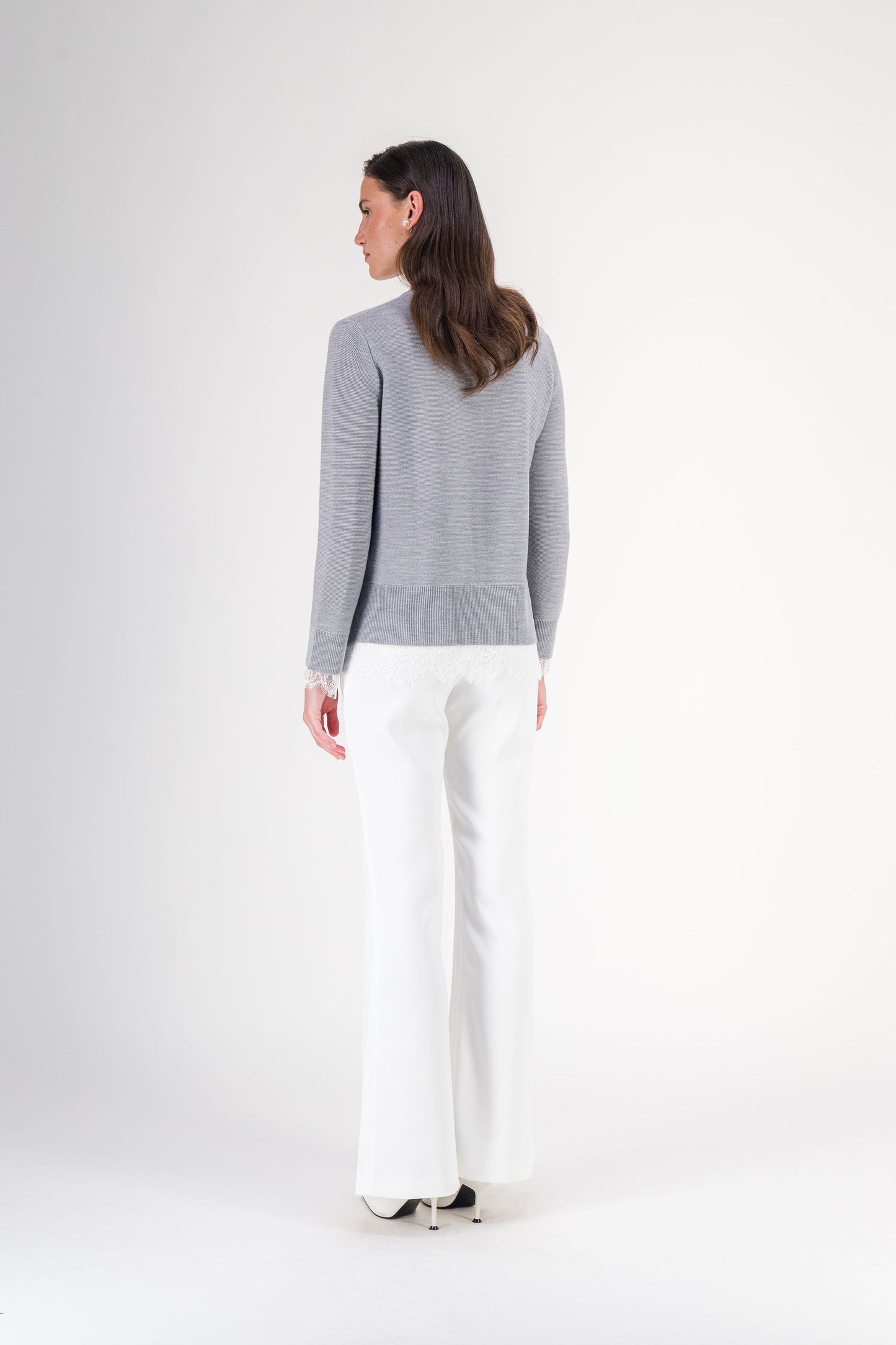 Pull long à col rond en laine mérinos avec dentelle gris moyen