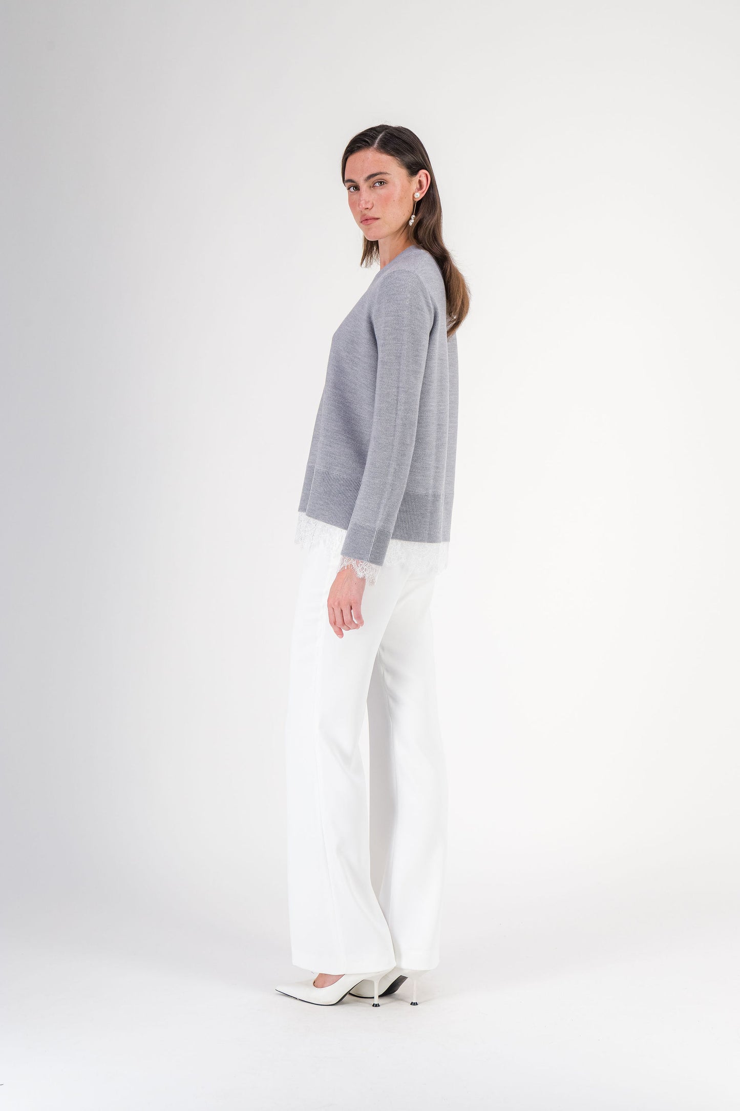 Pull long à col rond en laine mérinos avec dentelle gris moyen