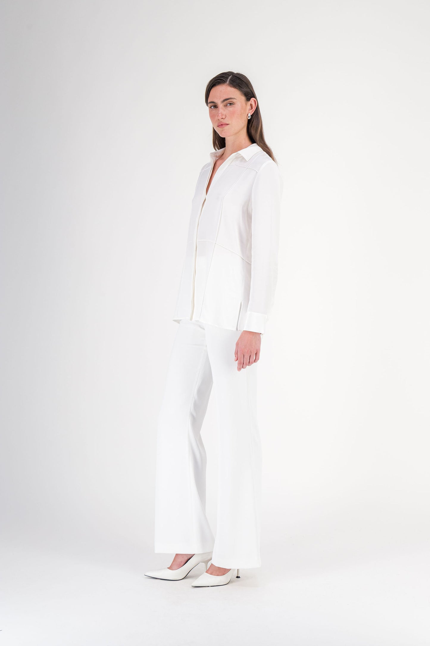 Chemise droite à boutonnage caché en soie blanc cassé