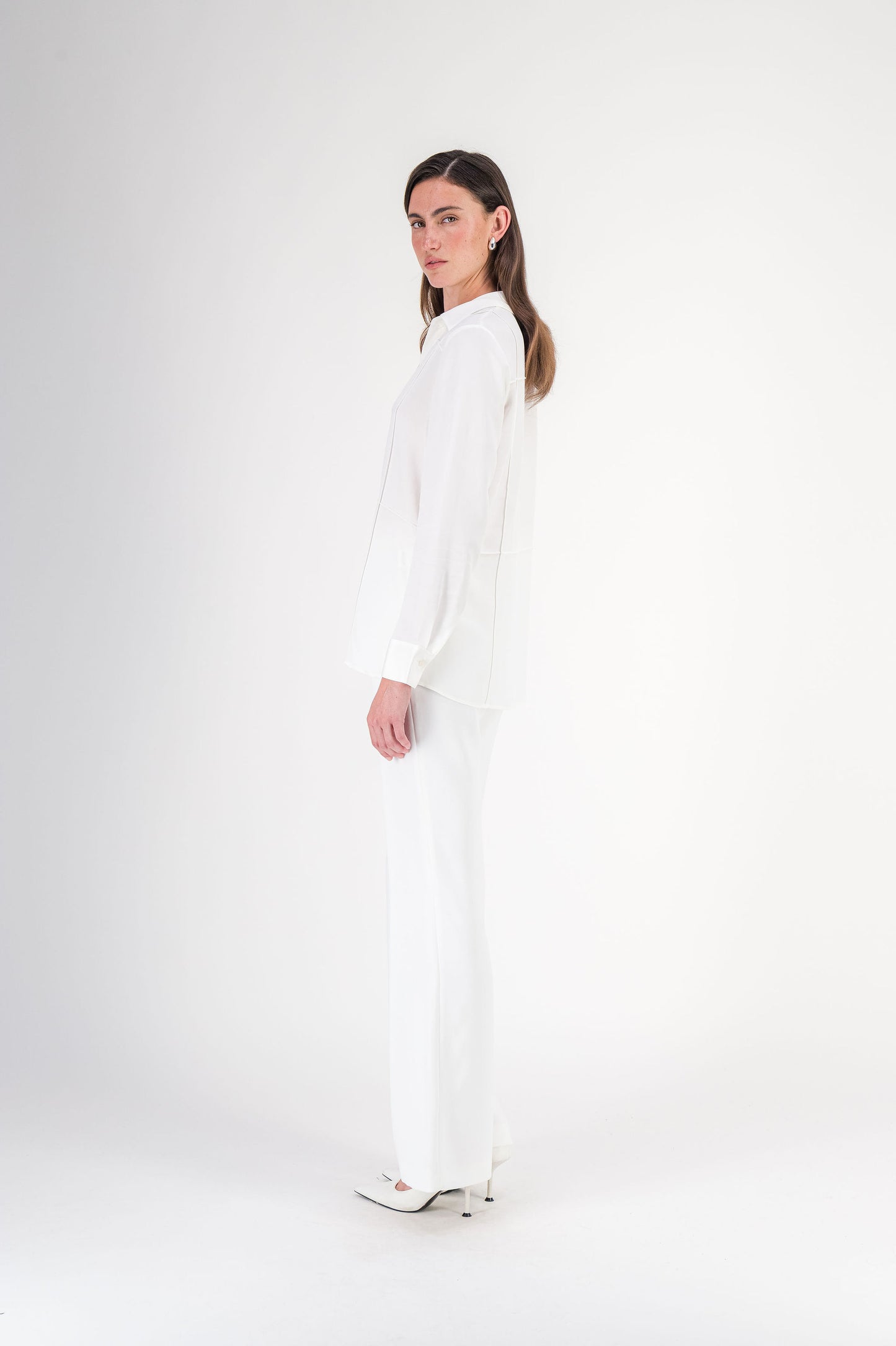 Chemise droite à boutonnage caché en soie blanc cassé