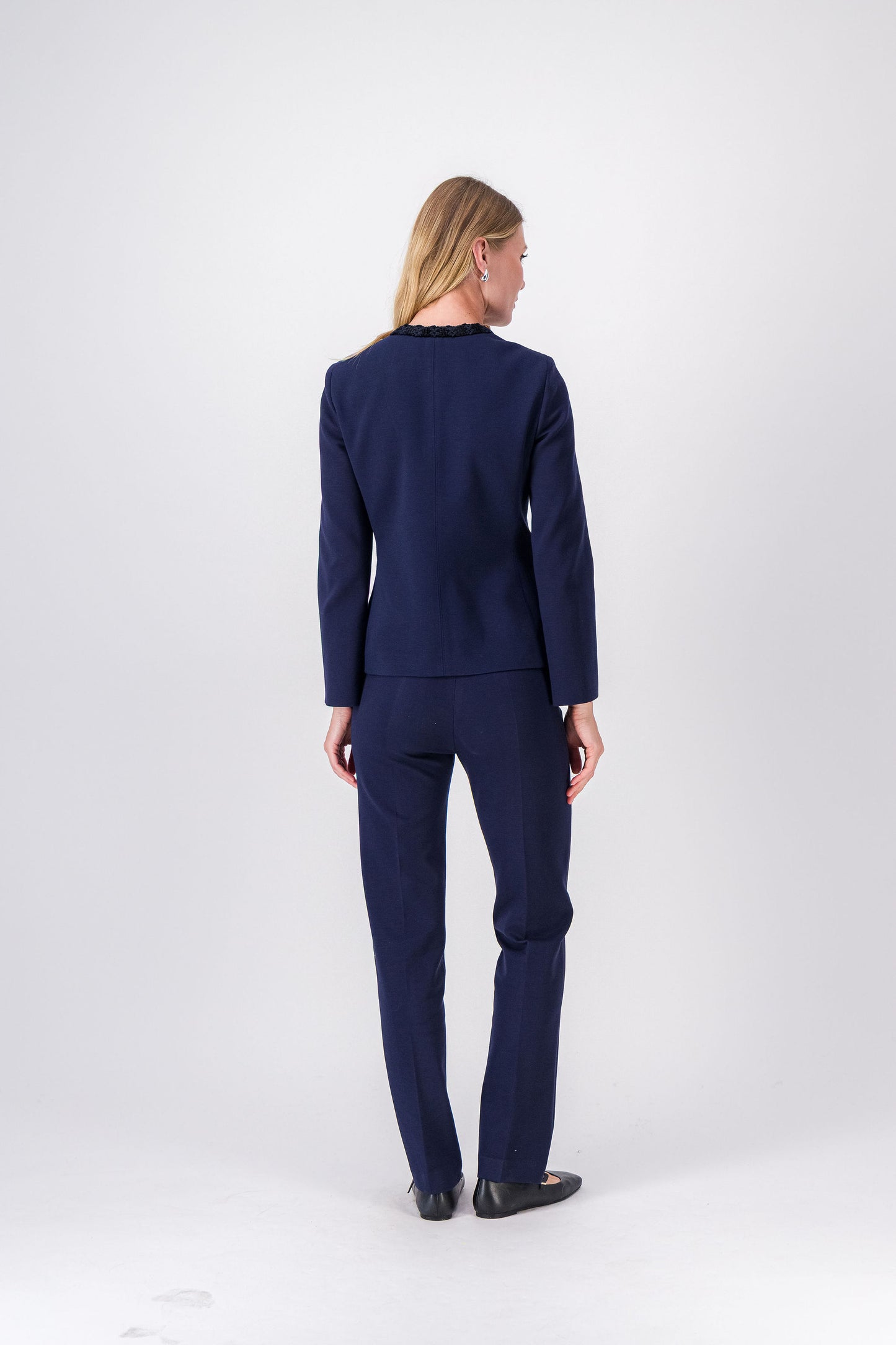 Veste courte marine à bordures tressées