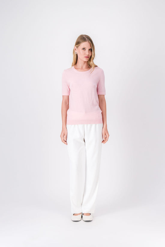 Pantalon blanc cassé, silhouette moderne et raffinée avec tombé 