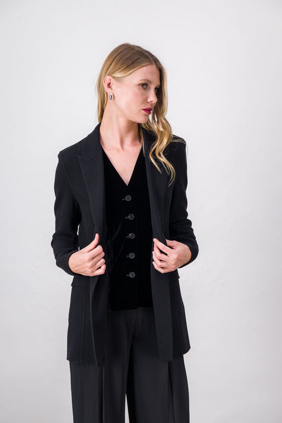 Veste cintrée noire en laine, simple boutonnage, poches plaquées et veston à cinq boutons