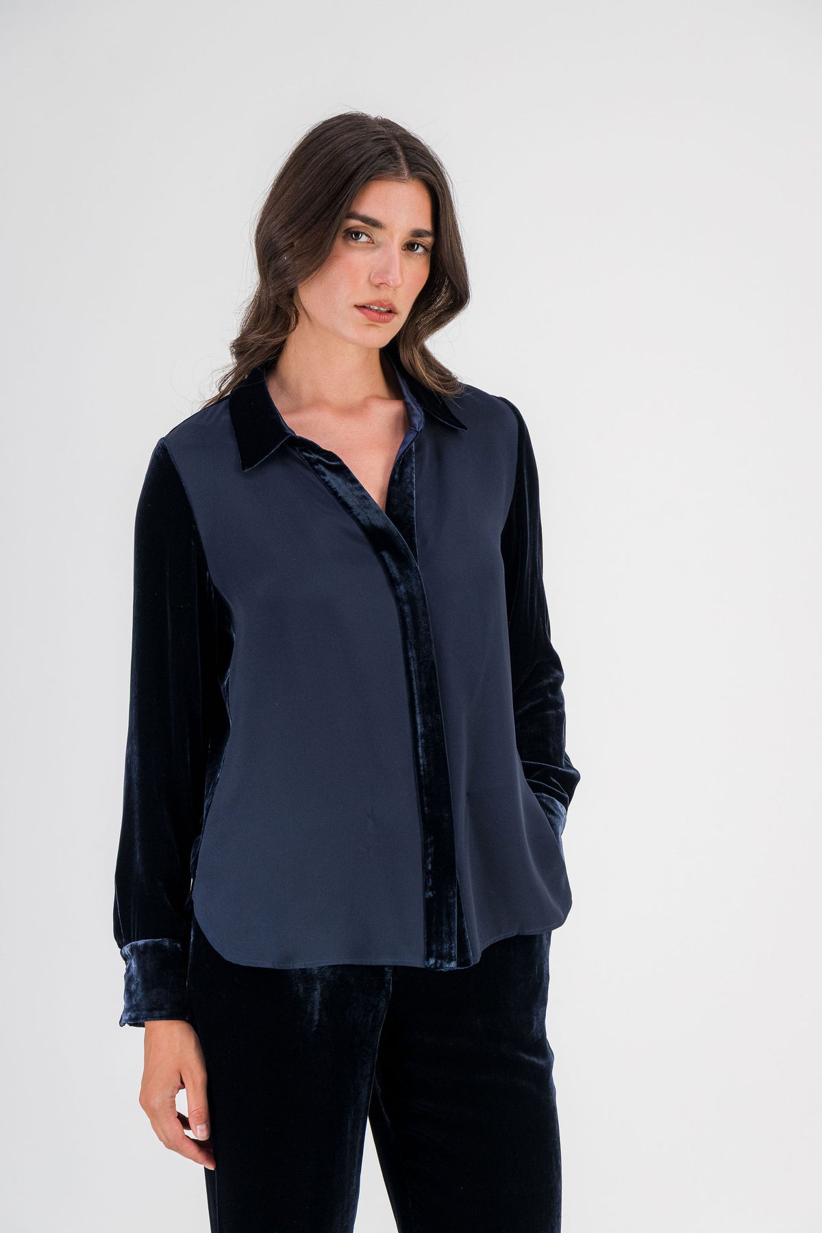 Chemise bi-matière soie et velours marine