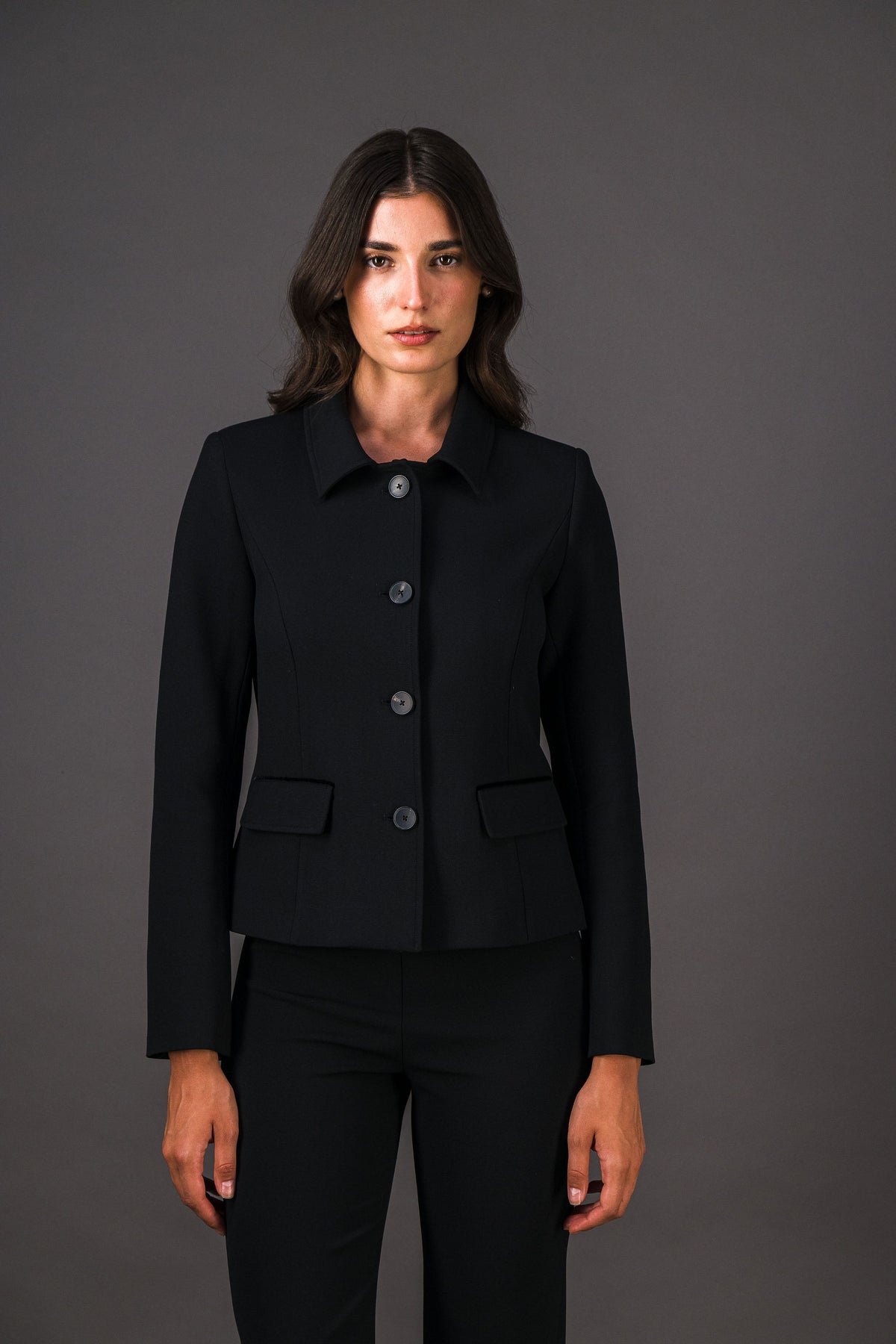 Veste courte col chemise noire