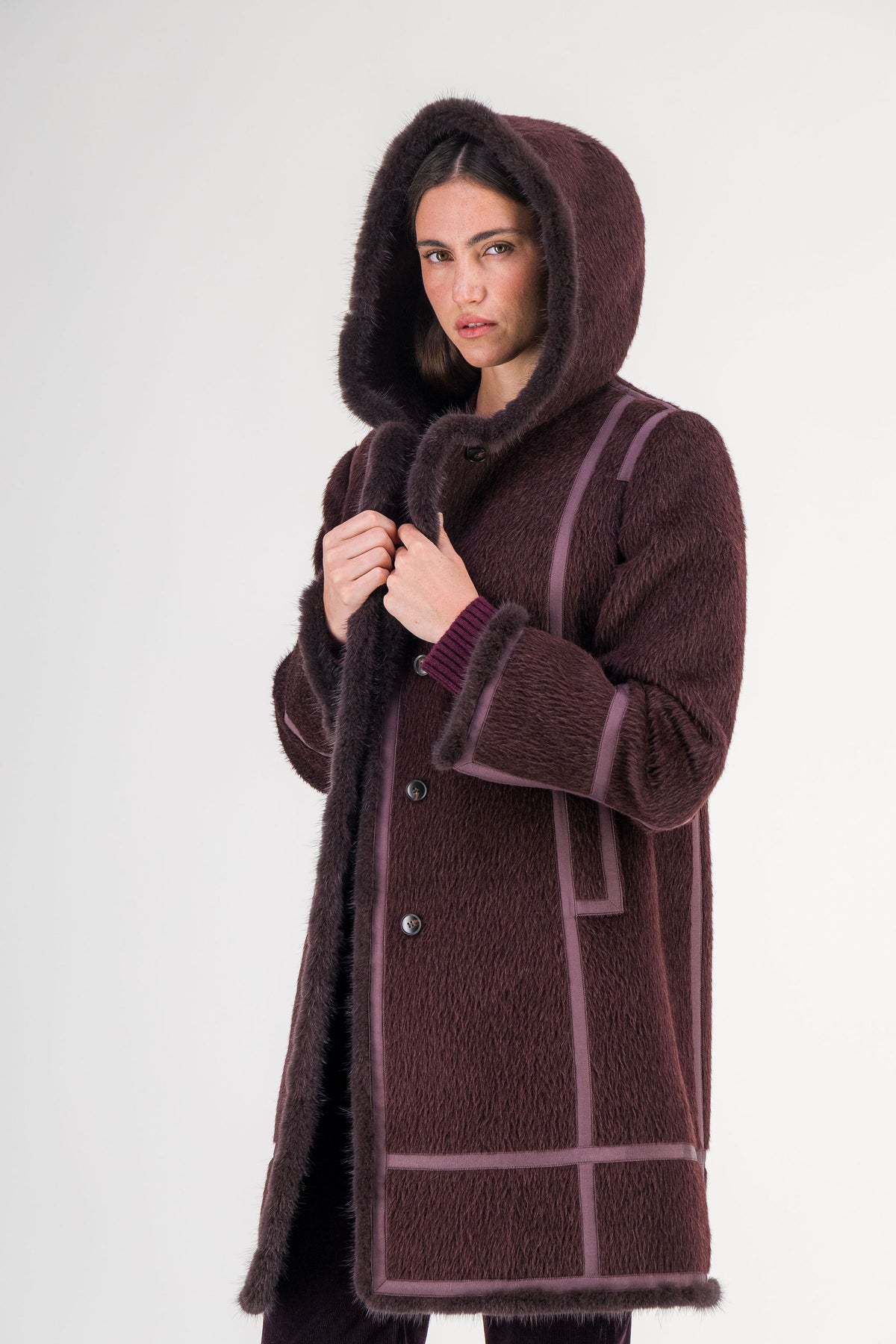 Manteau mi-long à capuche en alpaga et laine grenat