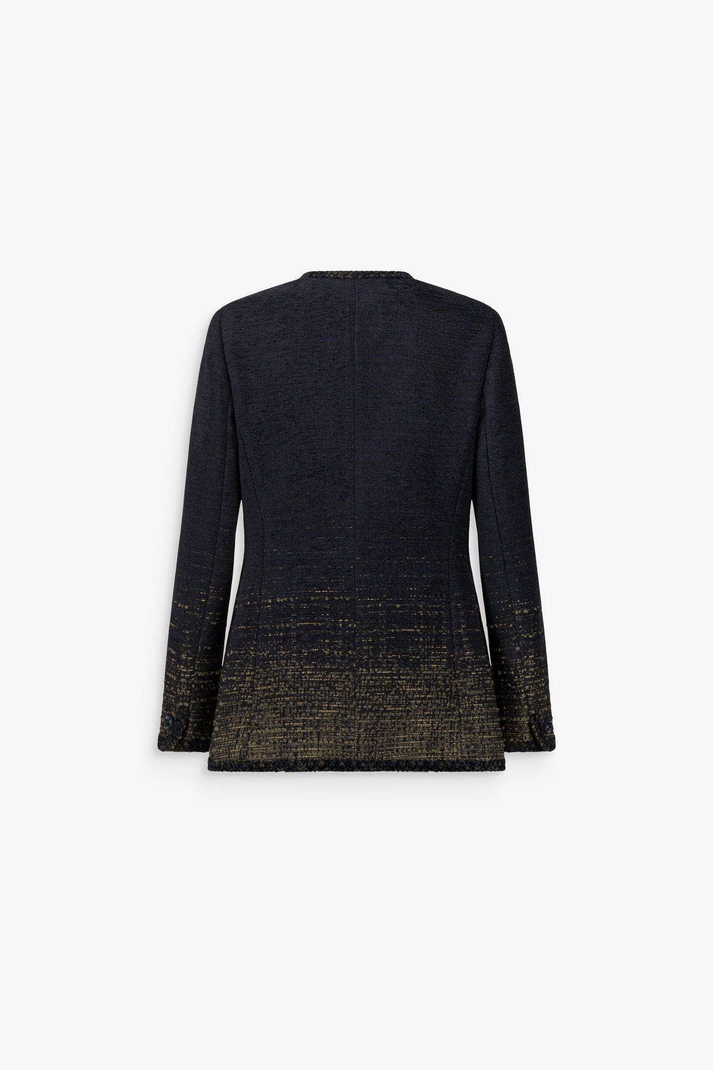 Veste légèrement cintrée en tweed marine, à col rond, galons tressés, poches passepoilées et fentes boutonnées en bas de manches.