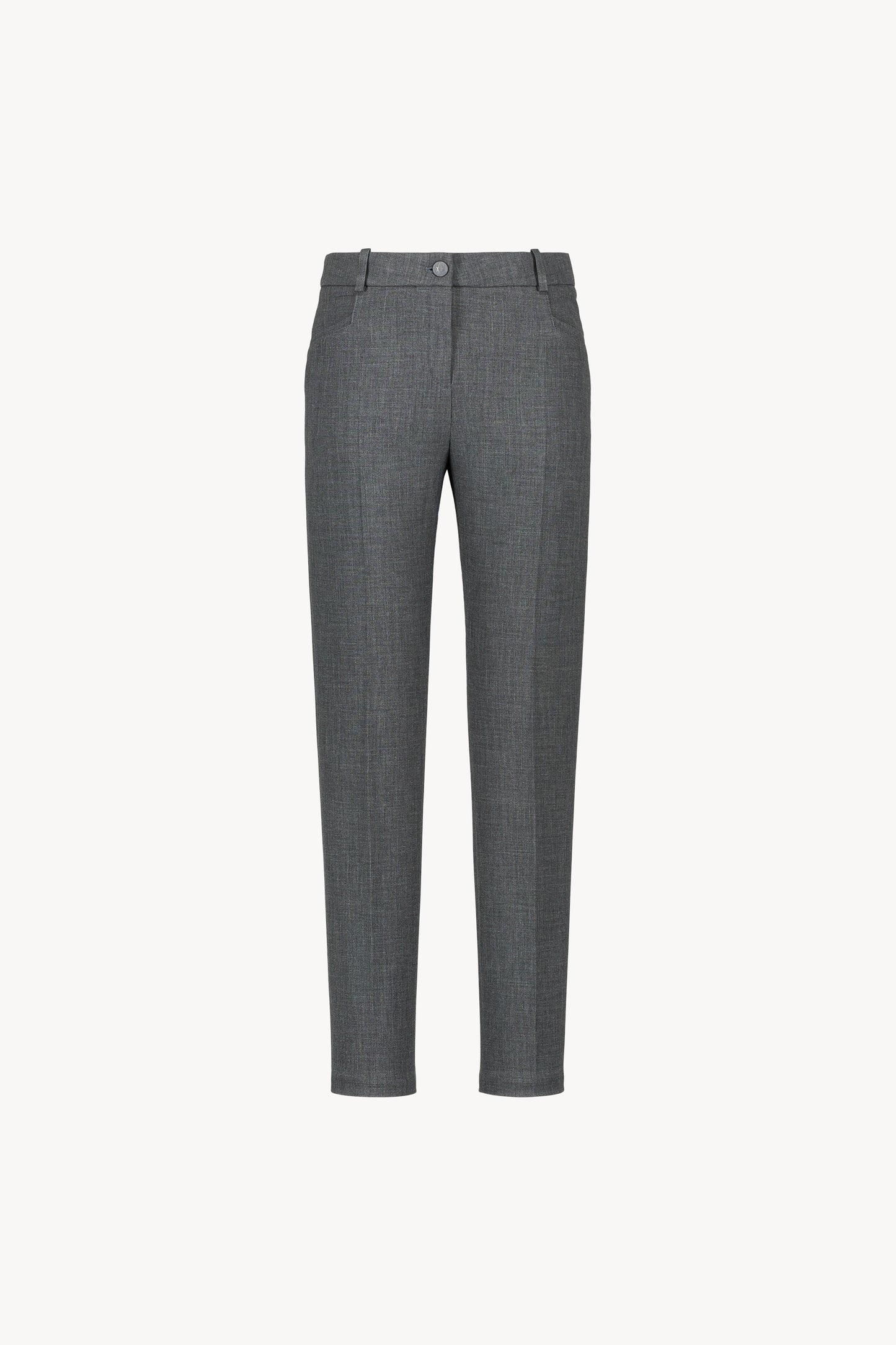 Ce pantalon droit gris est un essentiel du vestiaire élégant, avec sa coupe classique et ses plis nets.