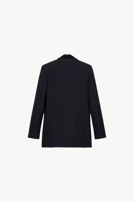 Veste élégante à motif chevron et détails en velours, offrant une coupe cintrée et une fermeture à bouton.