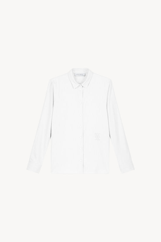 Chemise blanche à coupe droite, avec col classique et monogramme brodé ton sur ton.