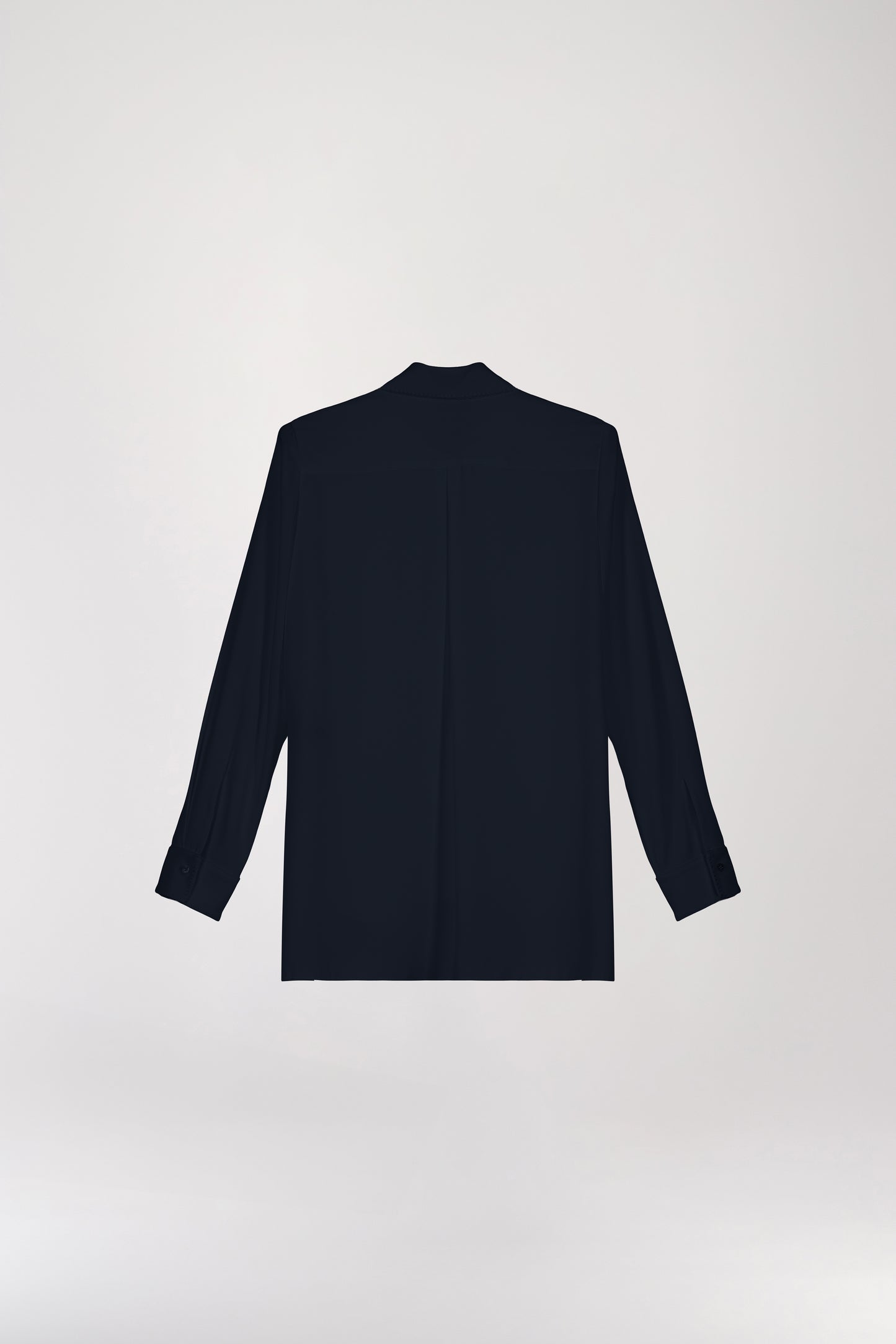 Straight shirt with navy knit collar