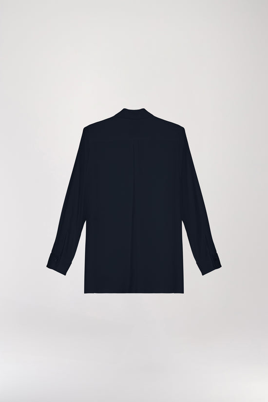 Straight shirt with navy knit collar