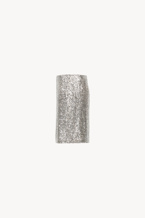 Coupe trapèze, sequins brillants argentés. Fermeture à glissière au dos.