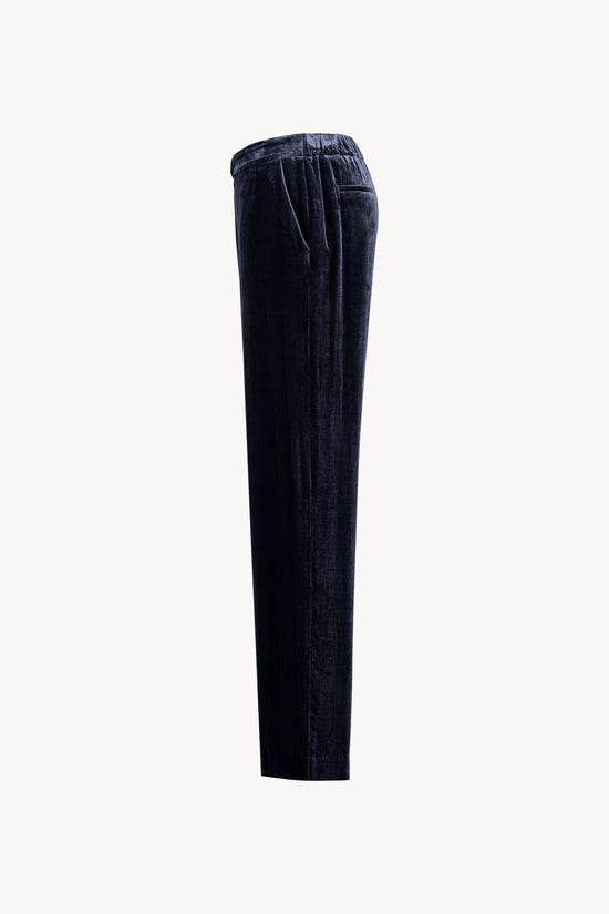 Pantalon droit en velours marine orné d'une taille élastique, poches italiennes et des poches passepoiles.