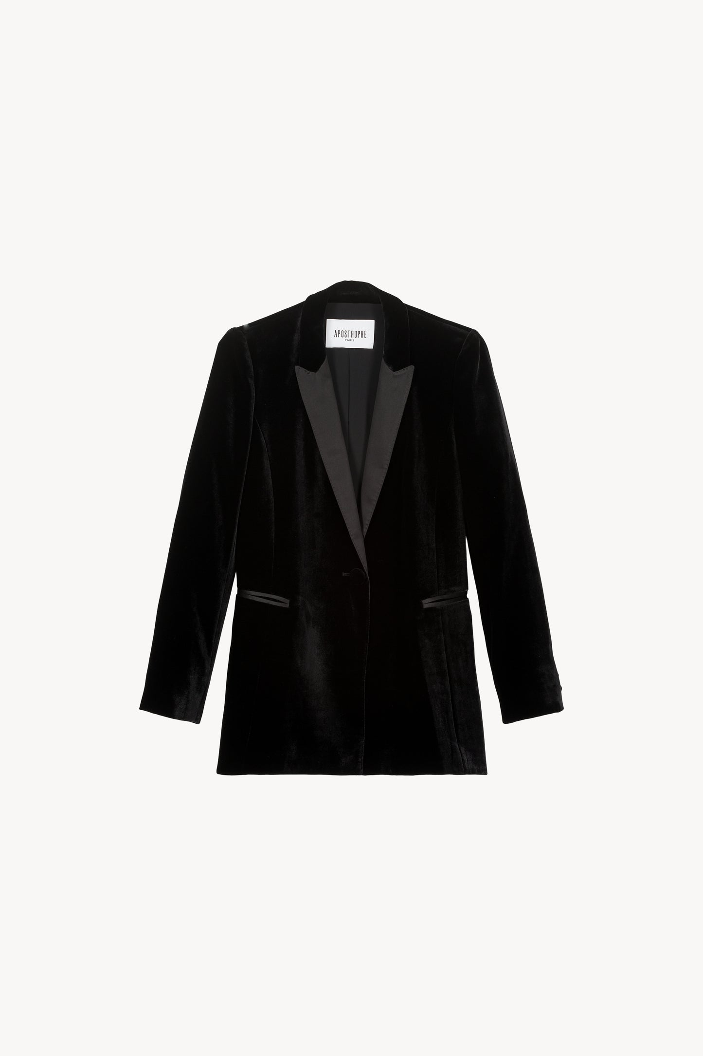 Blazer en velours noir avec col en satin. Poches passepoils satinées. Bouton en velours.