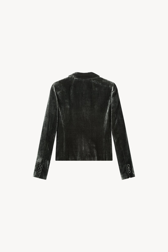 Blazer court en velours. Col tailleur, deux boutons à l'avant. Détails de poches passepoilées et six boutons sur les manches.