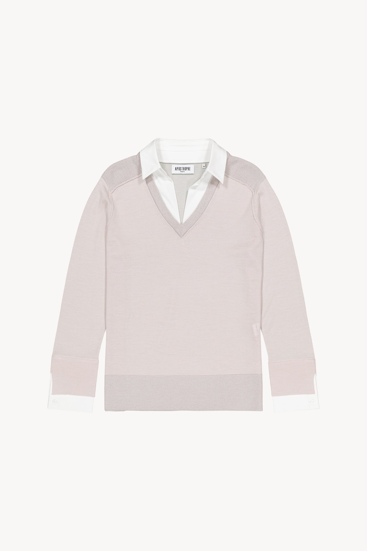 Pull col chemise intégré. Détails lurex aux épaules et au col. Fentes latérales. 