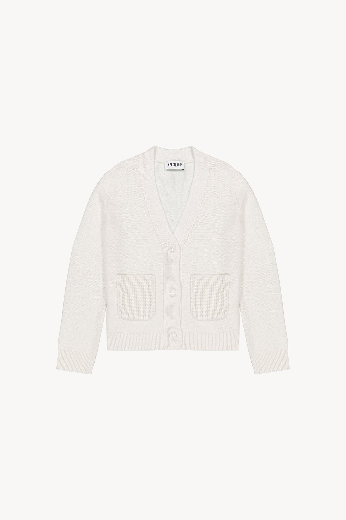 Cardigan gris pâle  en cachemire et laine, col V, trois boutons et poches plaquées, chic et confortable.
