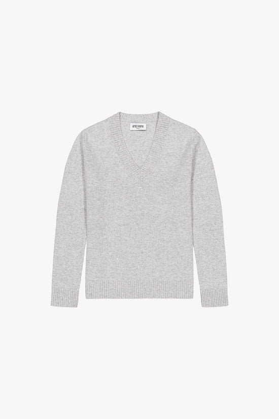 Pull col V gris pâle en cachemire, orné de paillettes fines et de finitions sophistiquées aux poignets et à l’ourlet.
