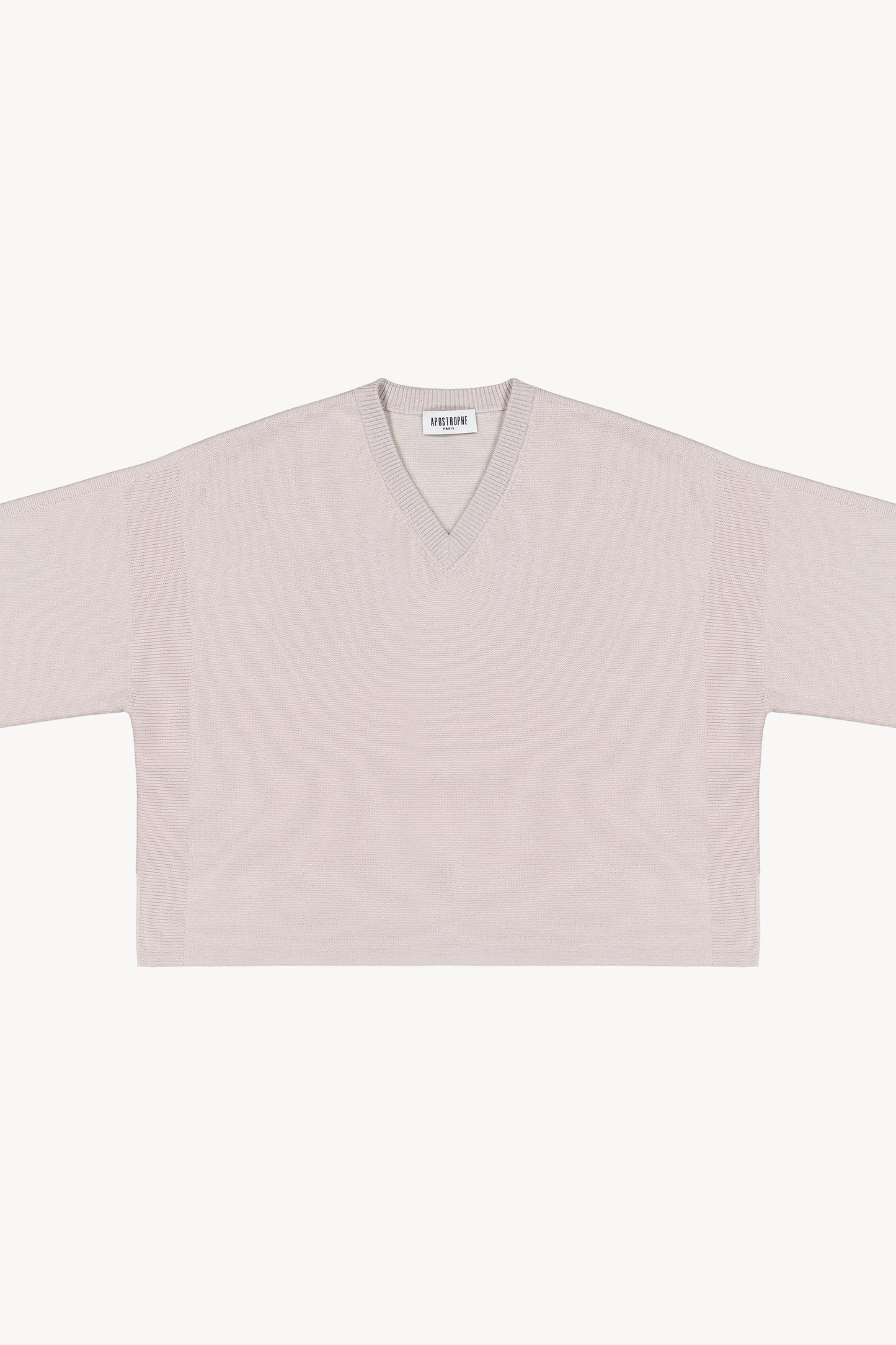 Pull oversize en laine beige avec un col en v et des manches 3/4